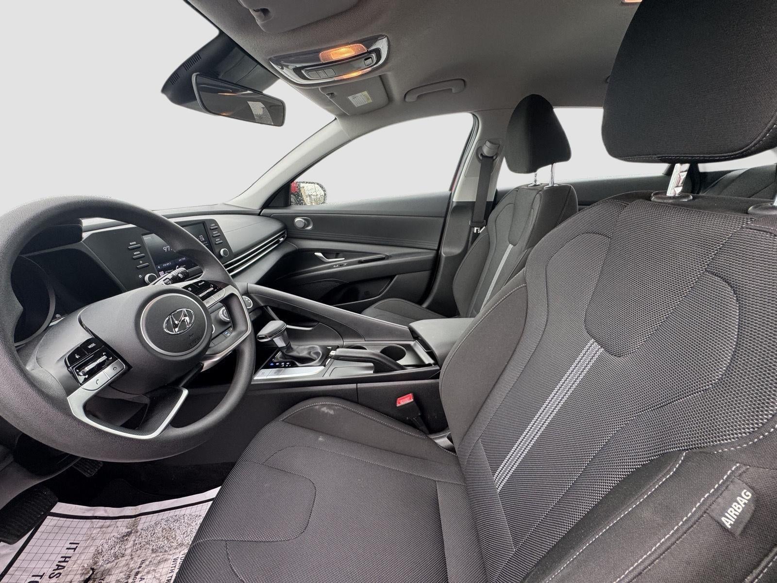 2023 Hyundai Elantra SE