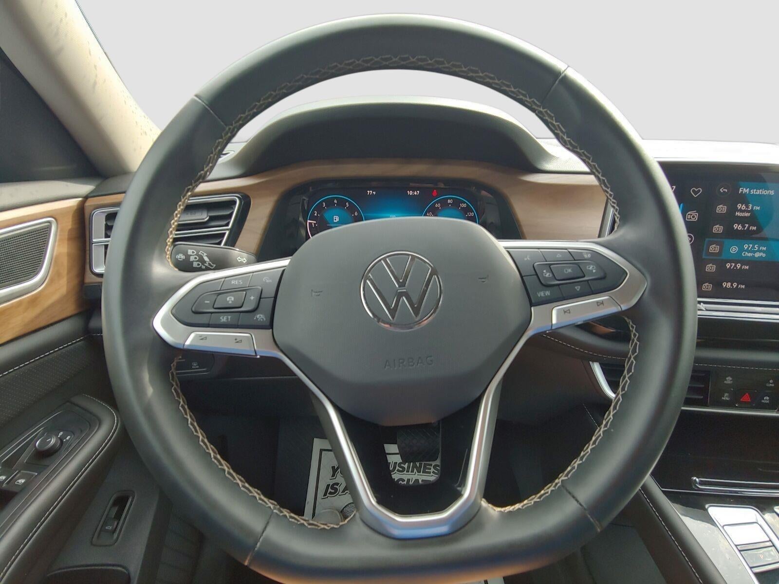 2025 Volkswagen Atlas 2.0T SE w/Technology