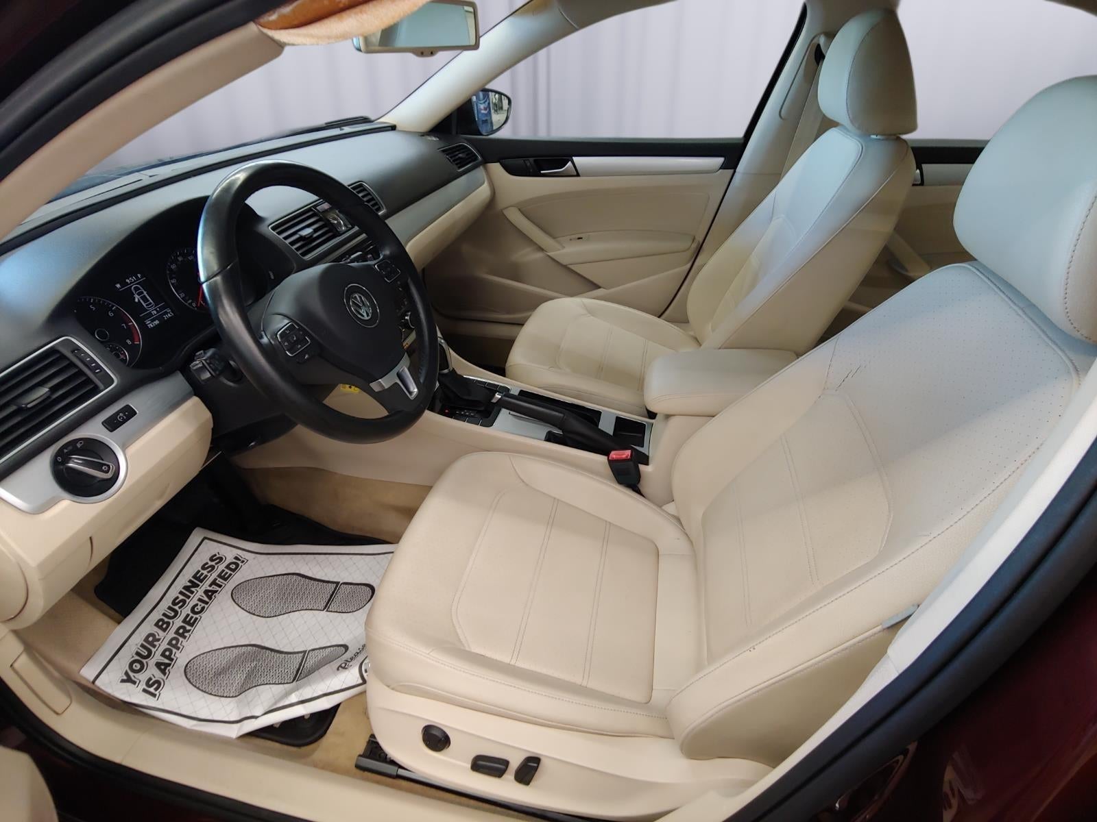 2012 Volkswagen Passat SE w/Sunroof & Nav PZEV