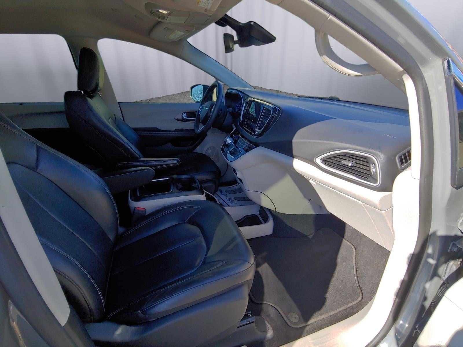 2022 Chrysler Pacifica Touring-L