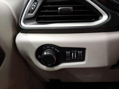 2022 Chrysler Voyager LX