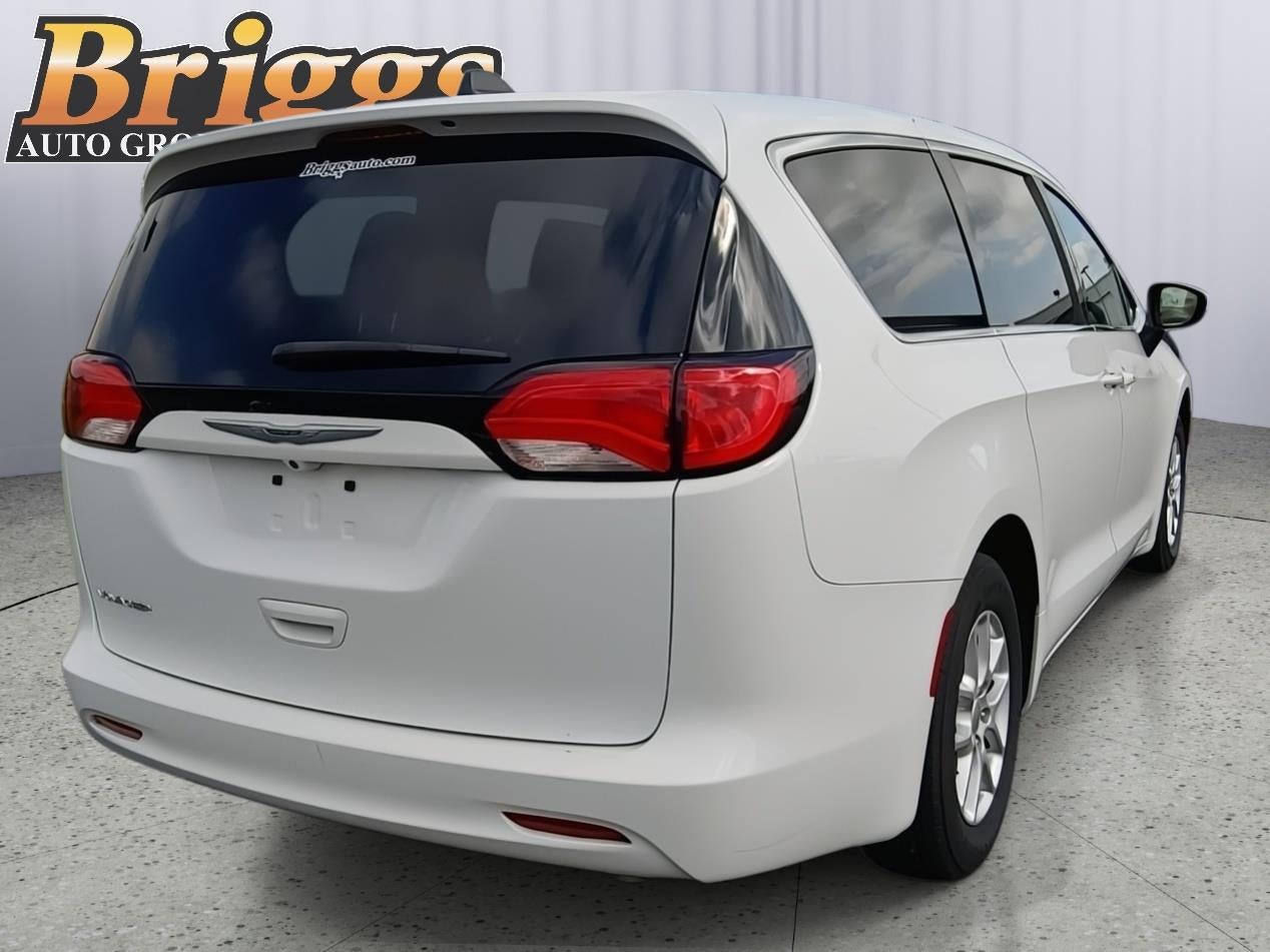 2022 Chrysler Voyager LX