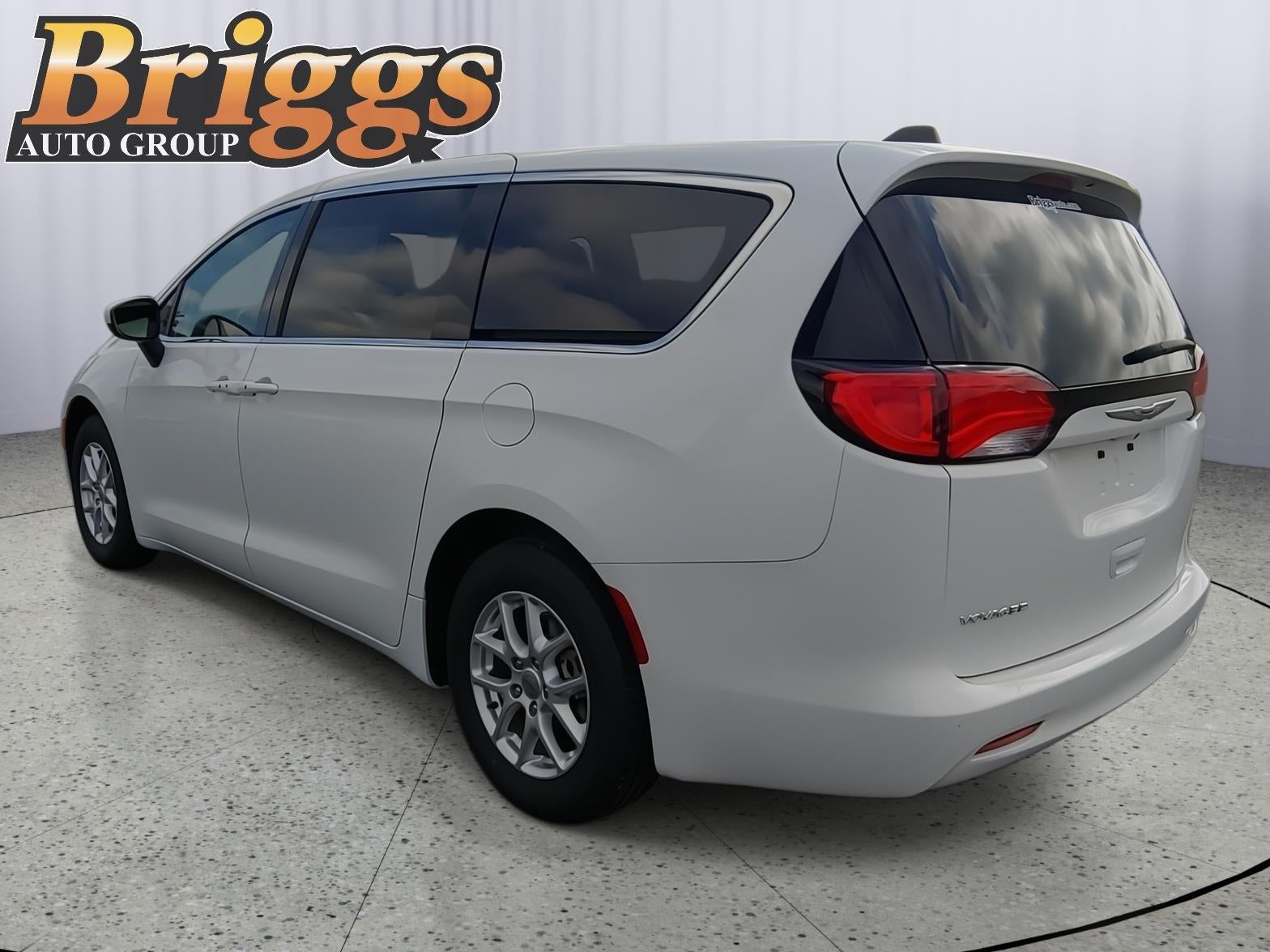 2022 Chrysler Voyager LX