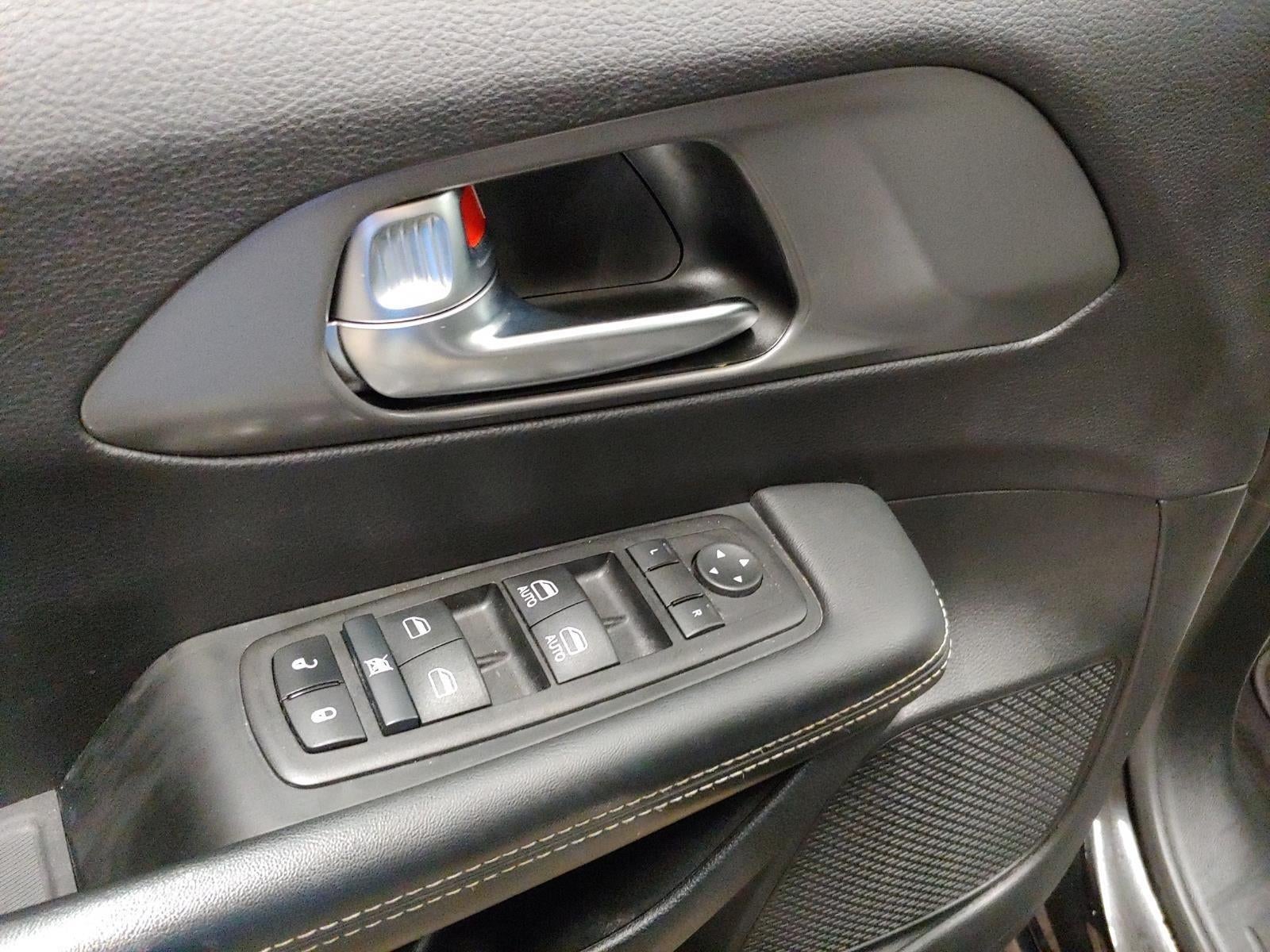 2025 Chrysler Voyager LX