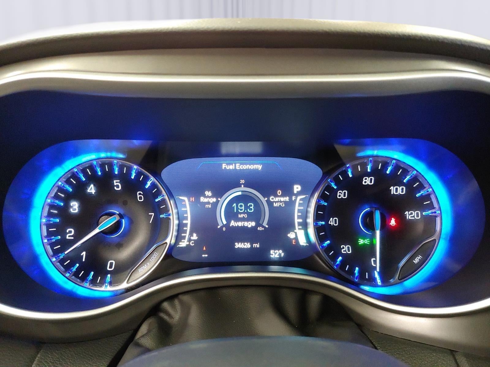 2025 Chrysler Voyager LX