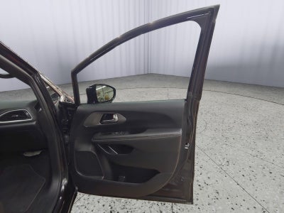 2025 Chrysler Voyager LX