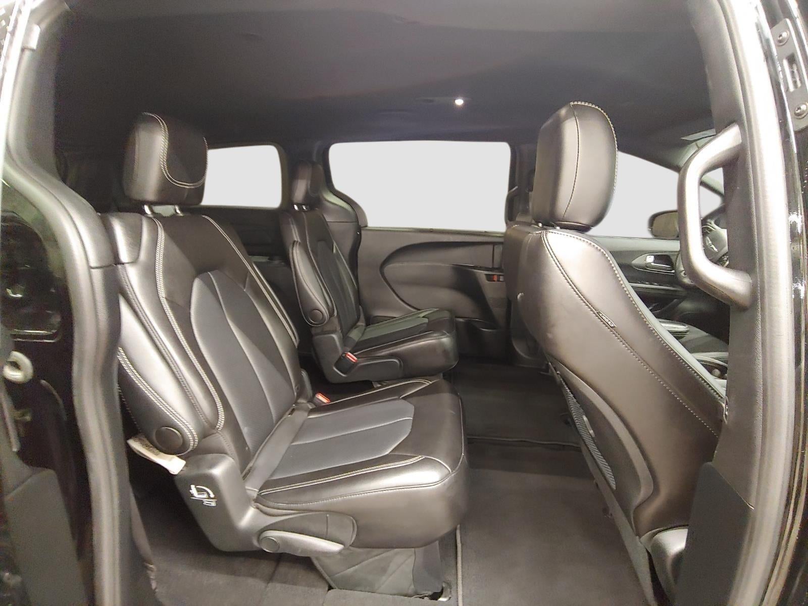 2025 Chrysler Voyager LX