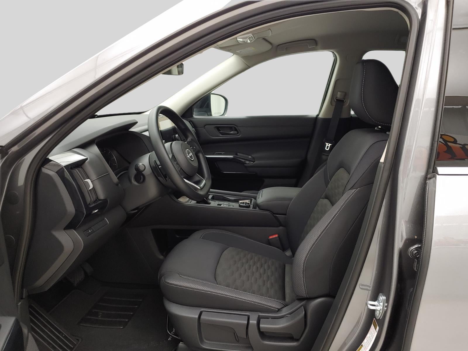 2024 Nissan Pathfinder S