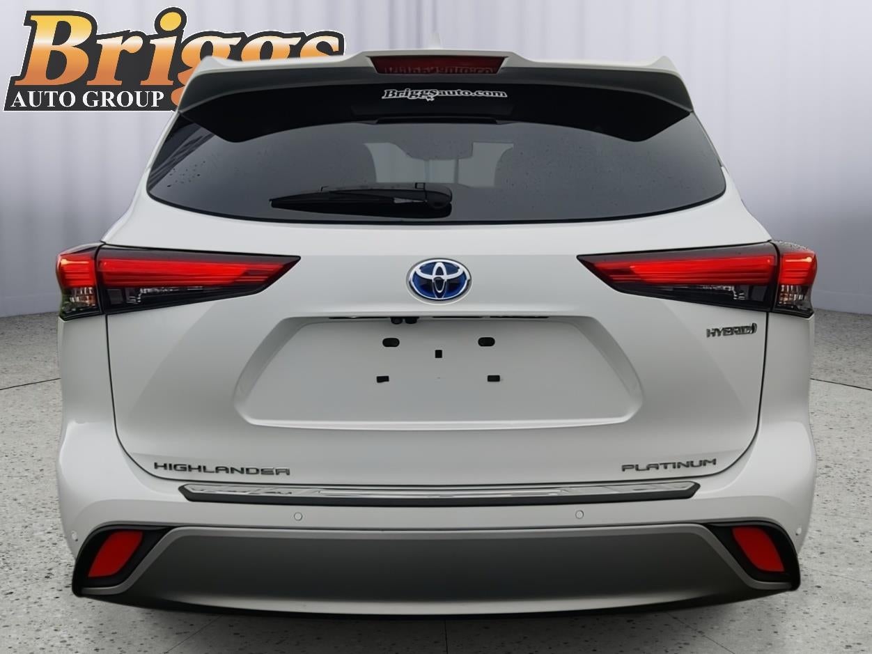 2023 Toyota Highlander Hybrid Platinum