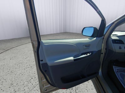 2011 Toyota SIENNA Base