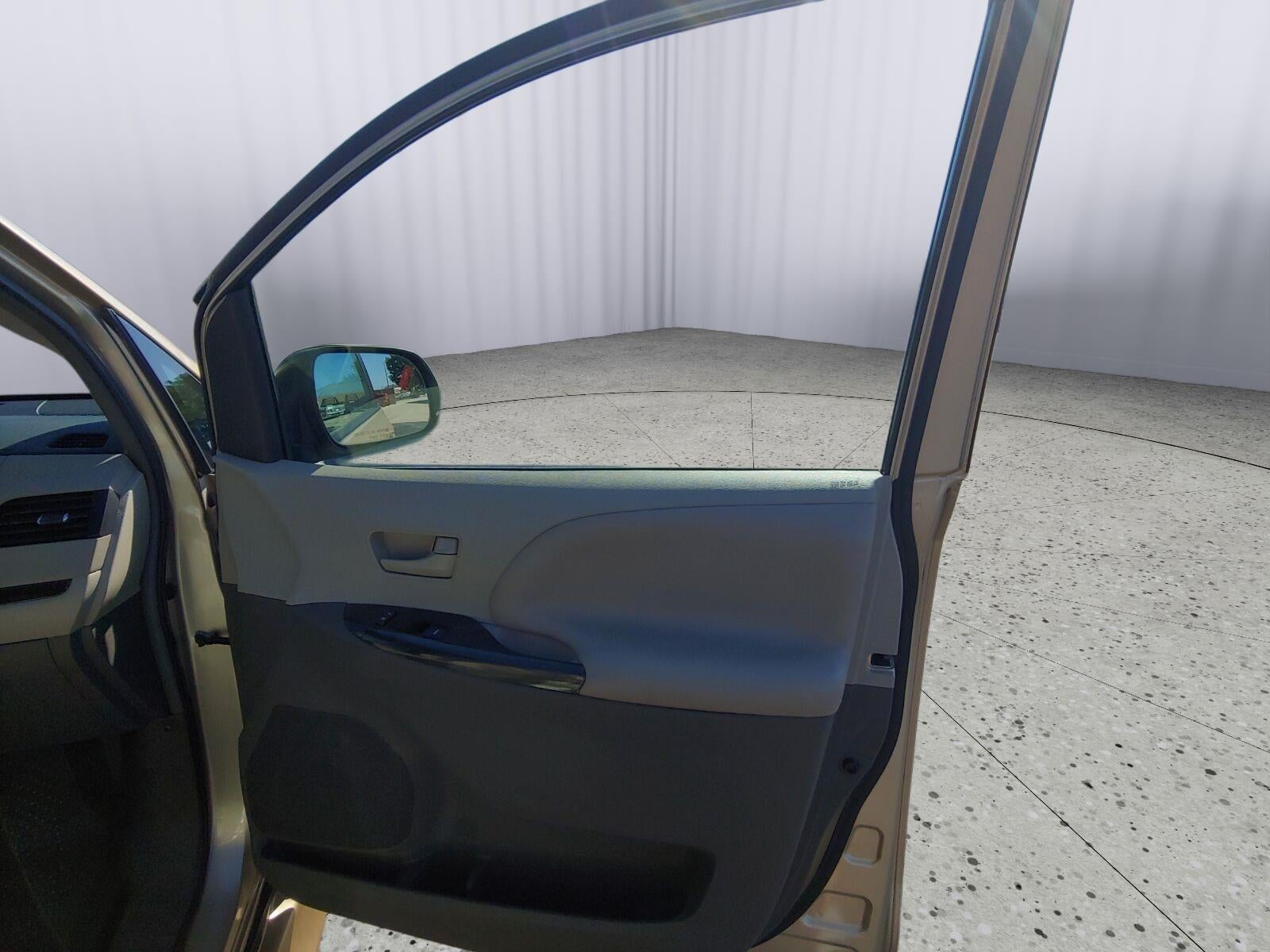 2011 Toyota SIENNA Base