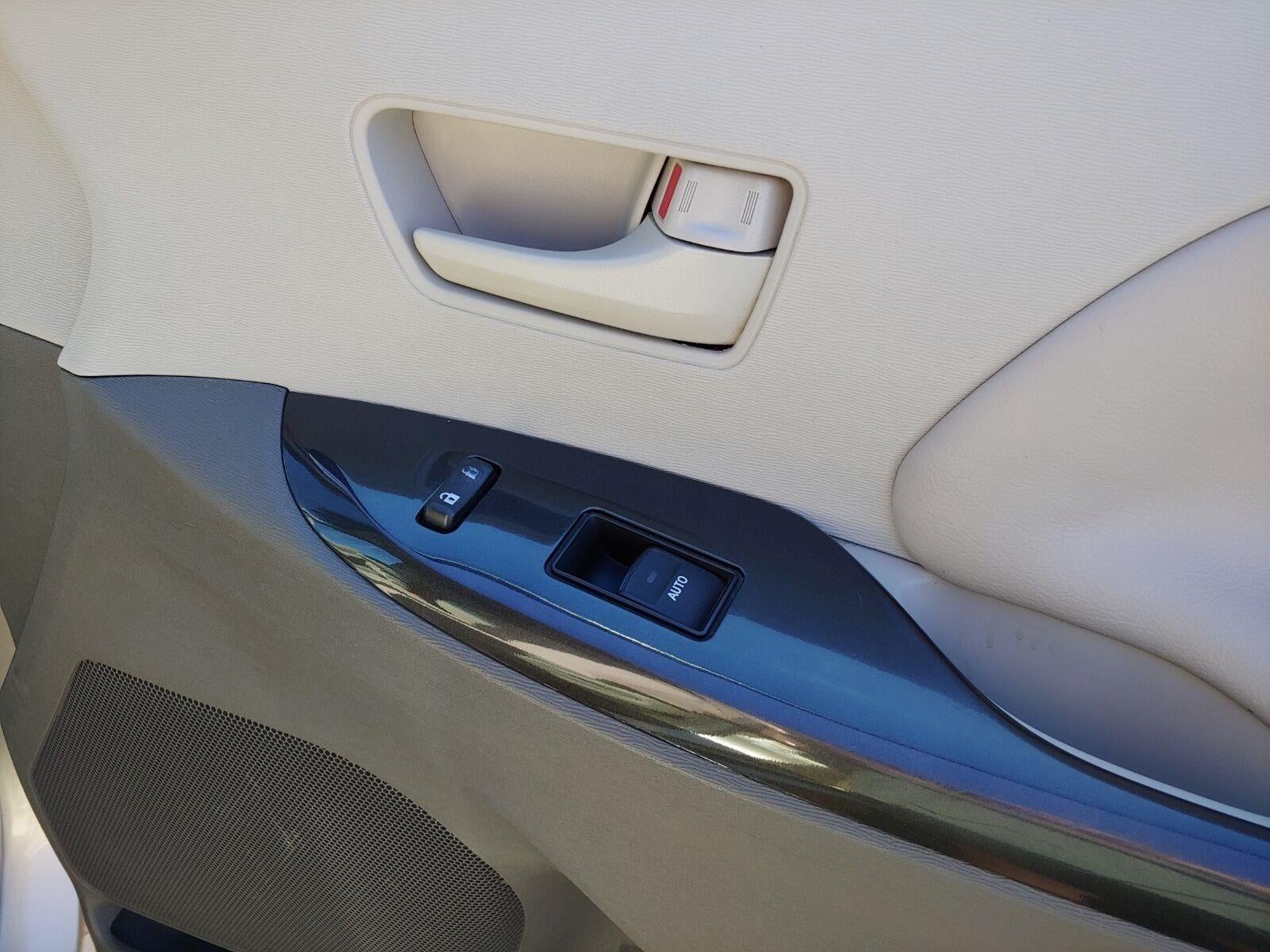 2011 Toyota SIENNA Base