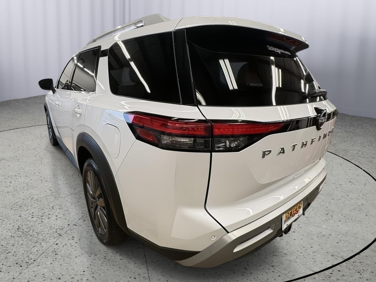 2025 Nissan Pathfinder SL