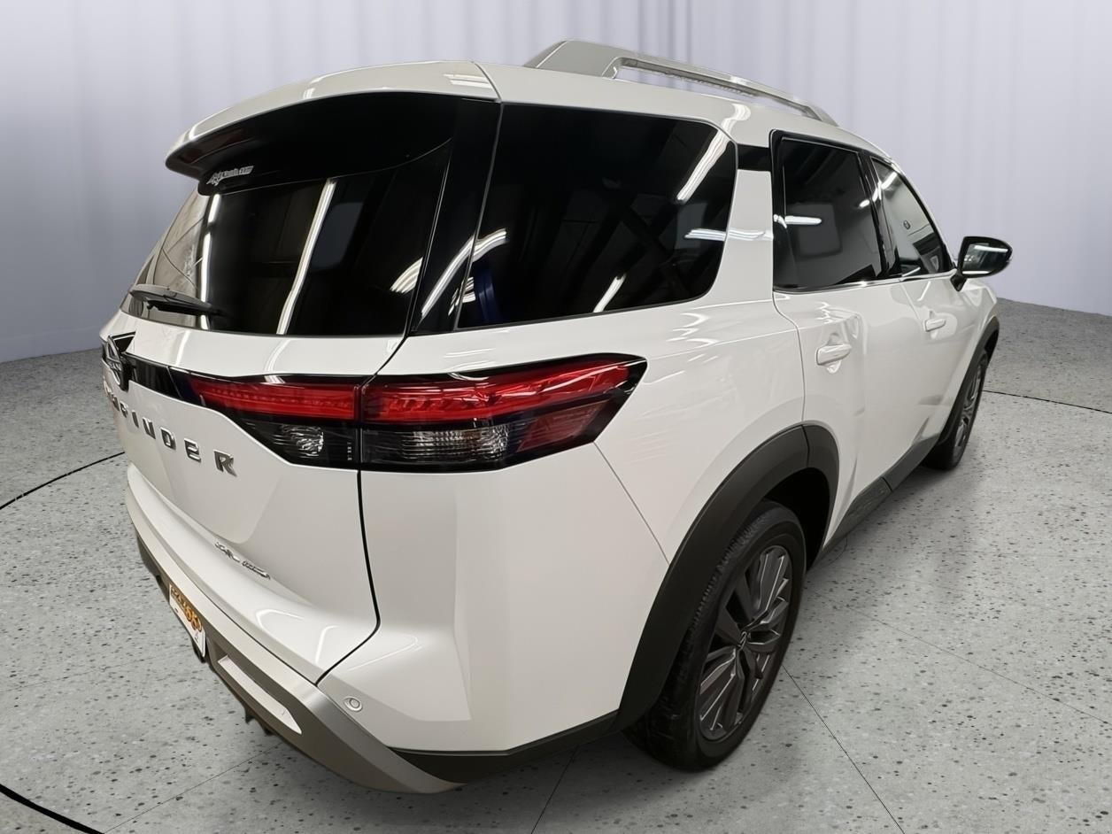 2025 Nissan Pathfinder SL