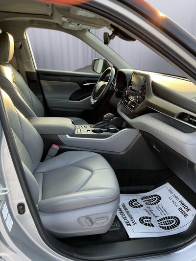 2022 Toyota HIGHLANDER XLE