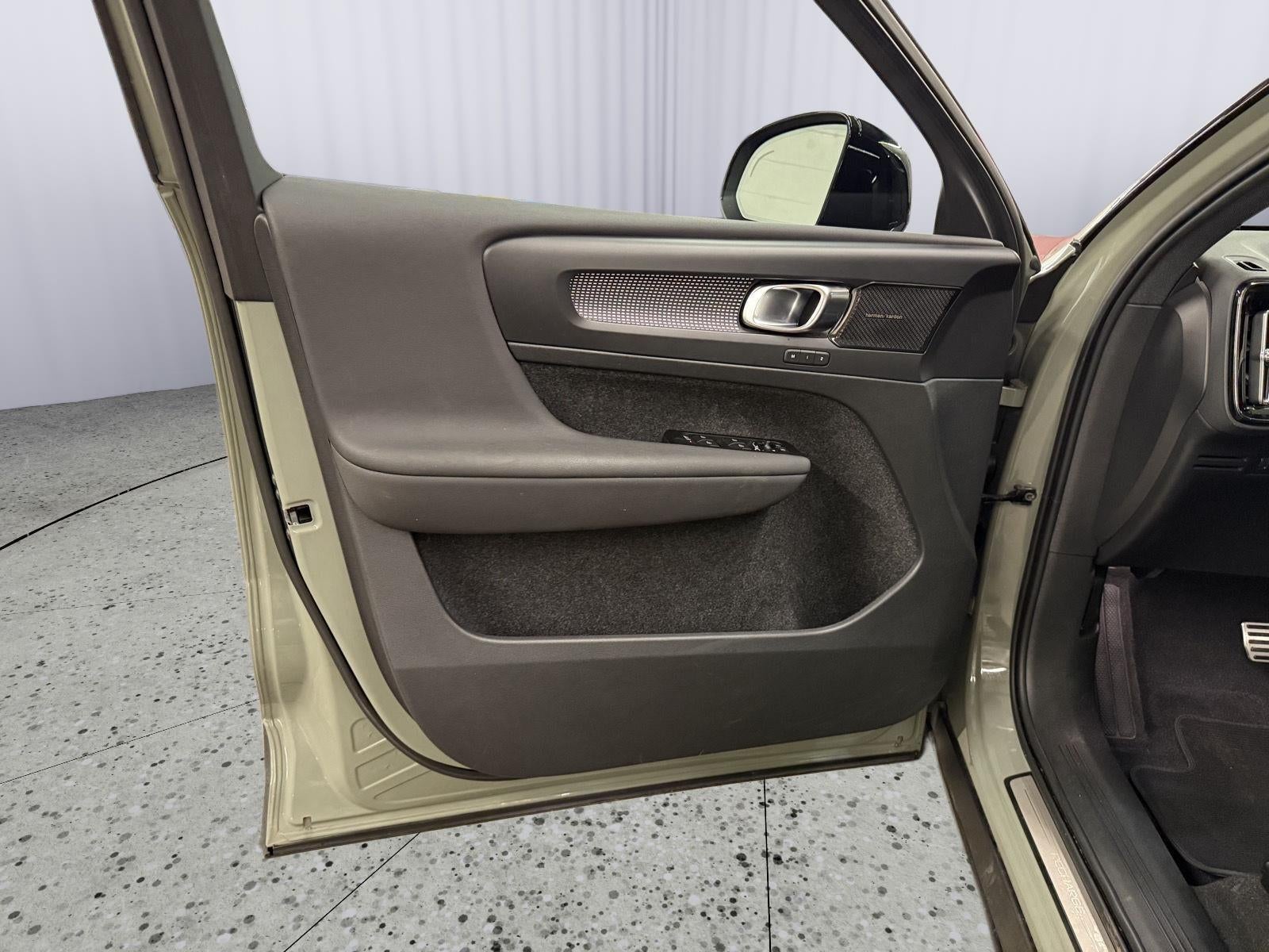 2022 Volvo XC40 RECHARGE Twin Ultimate