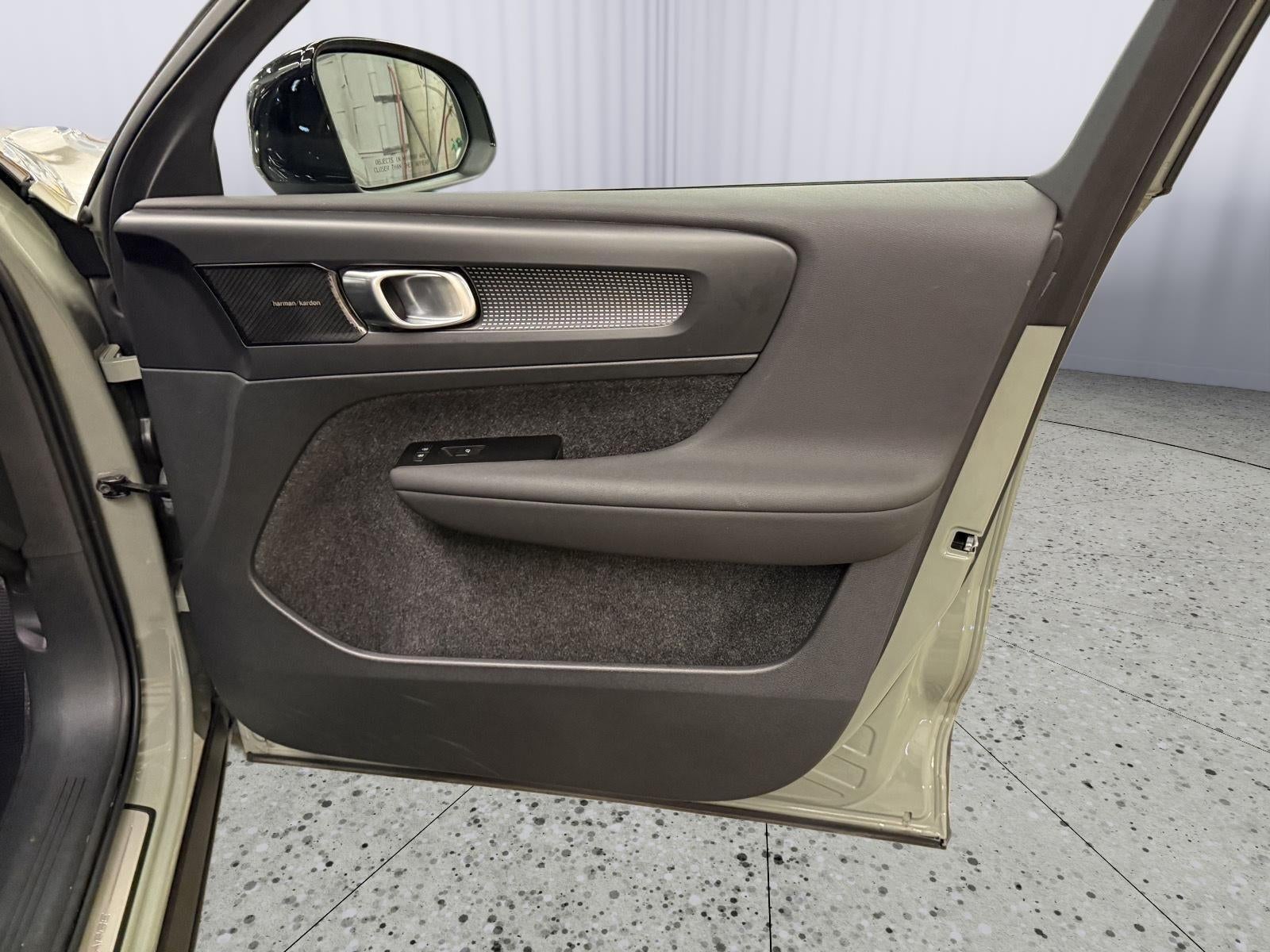 2022 Volvo XC40 RECHARGE Twin Ultimate