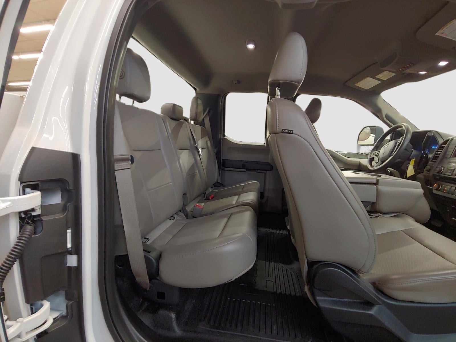 2017 Ford Super Duty F-350 DRW XL