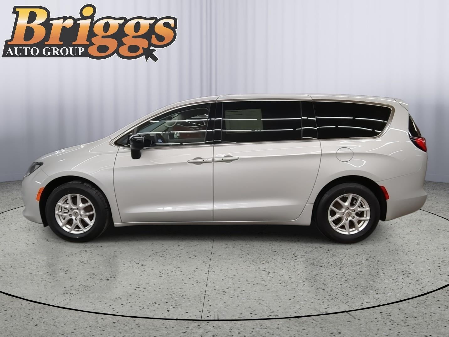 2024 Chrysler Voyager LX