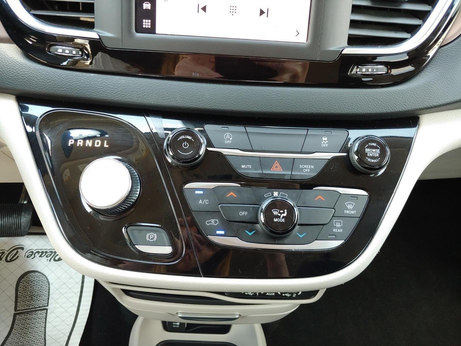2023 Chrysler Voyager LX