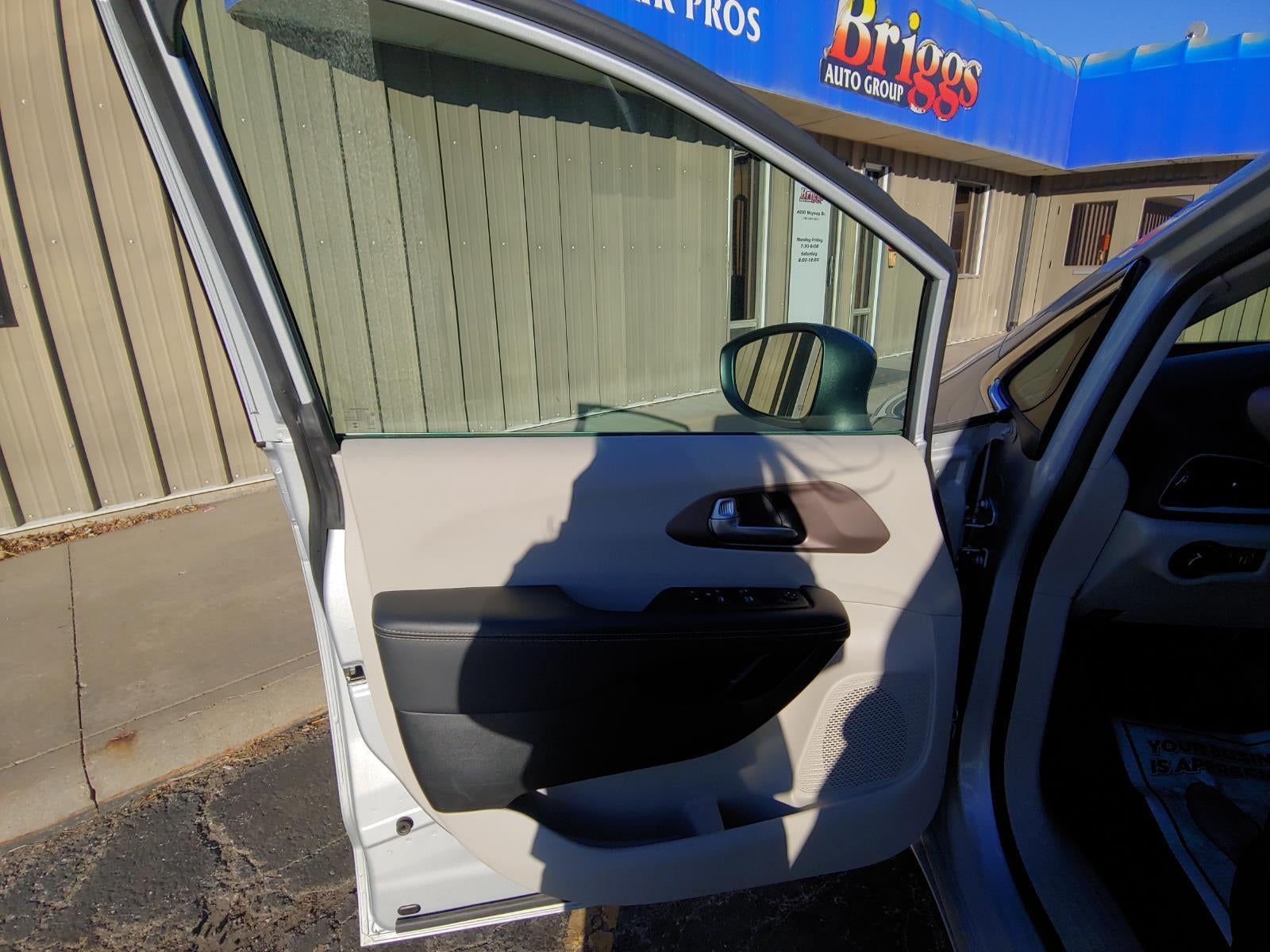 2024 Chrysler Voyager LX