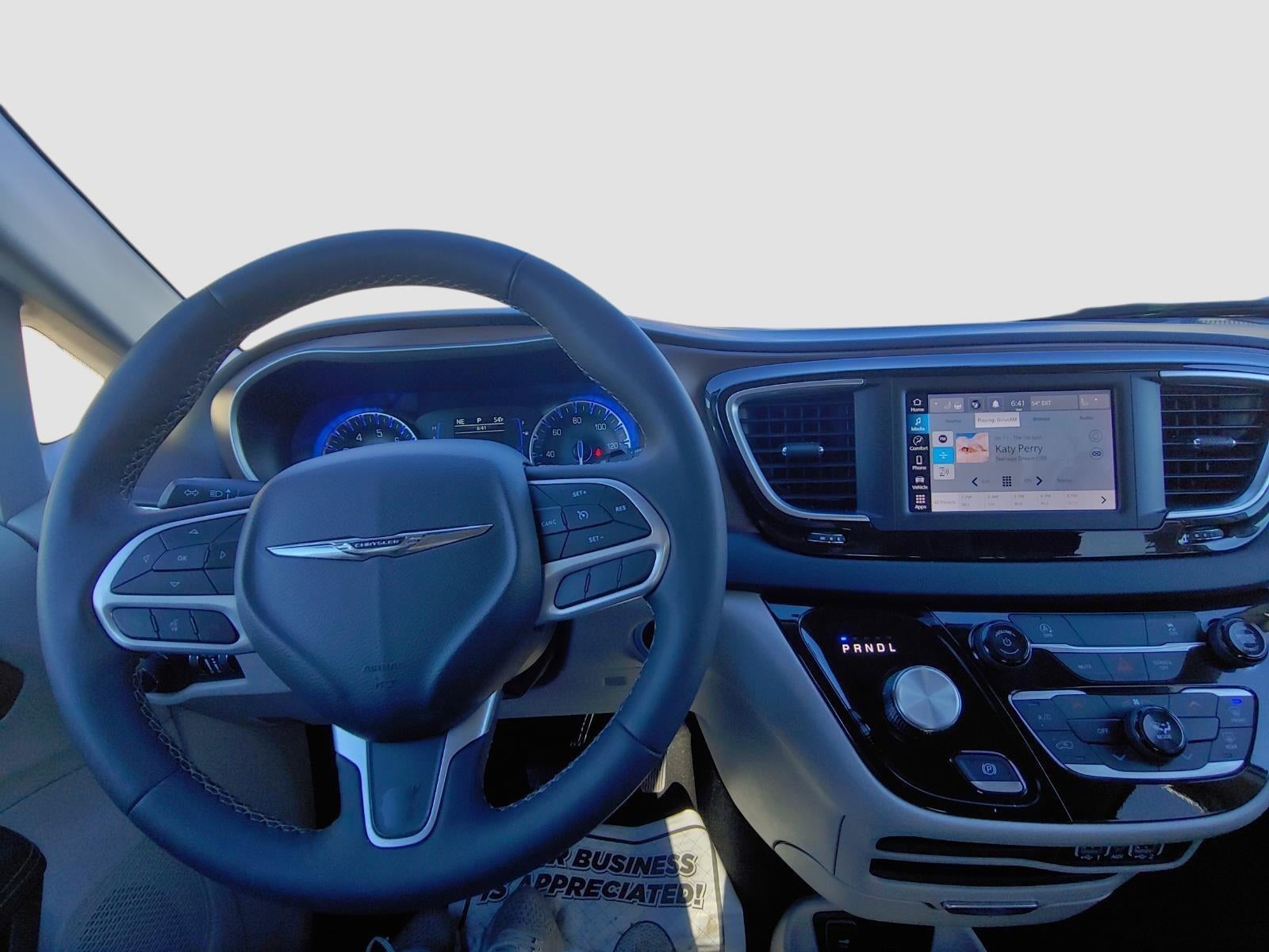 2024 Chrysler Voyager LX