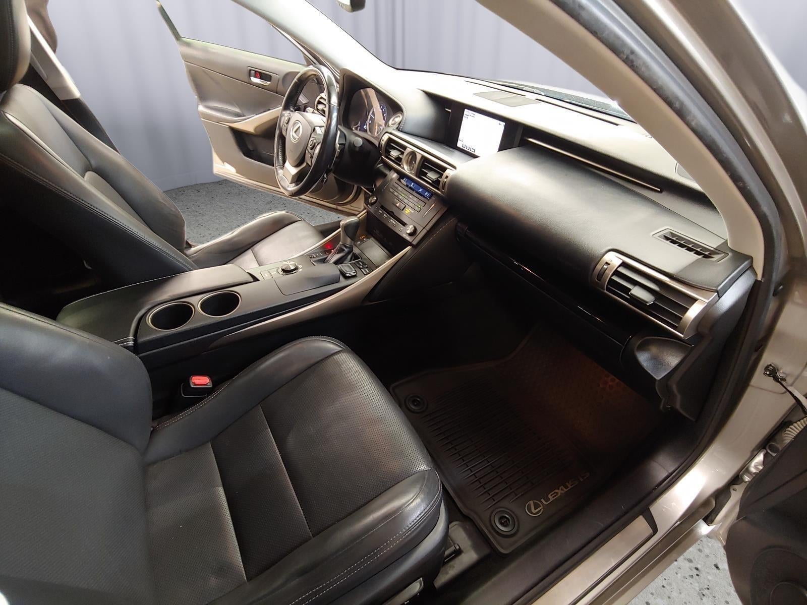 2016 Lexus IS 300 4dr Sdn AWD