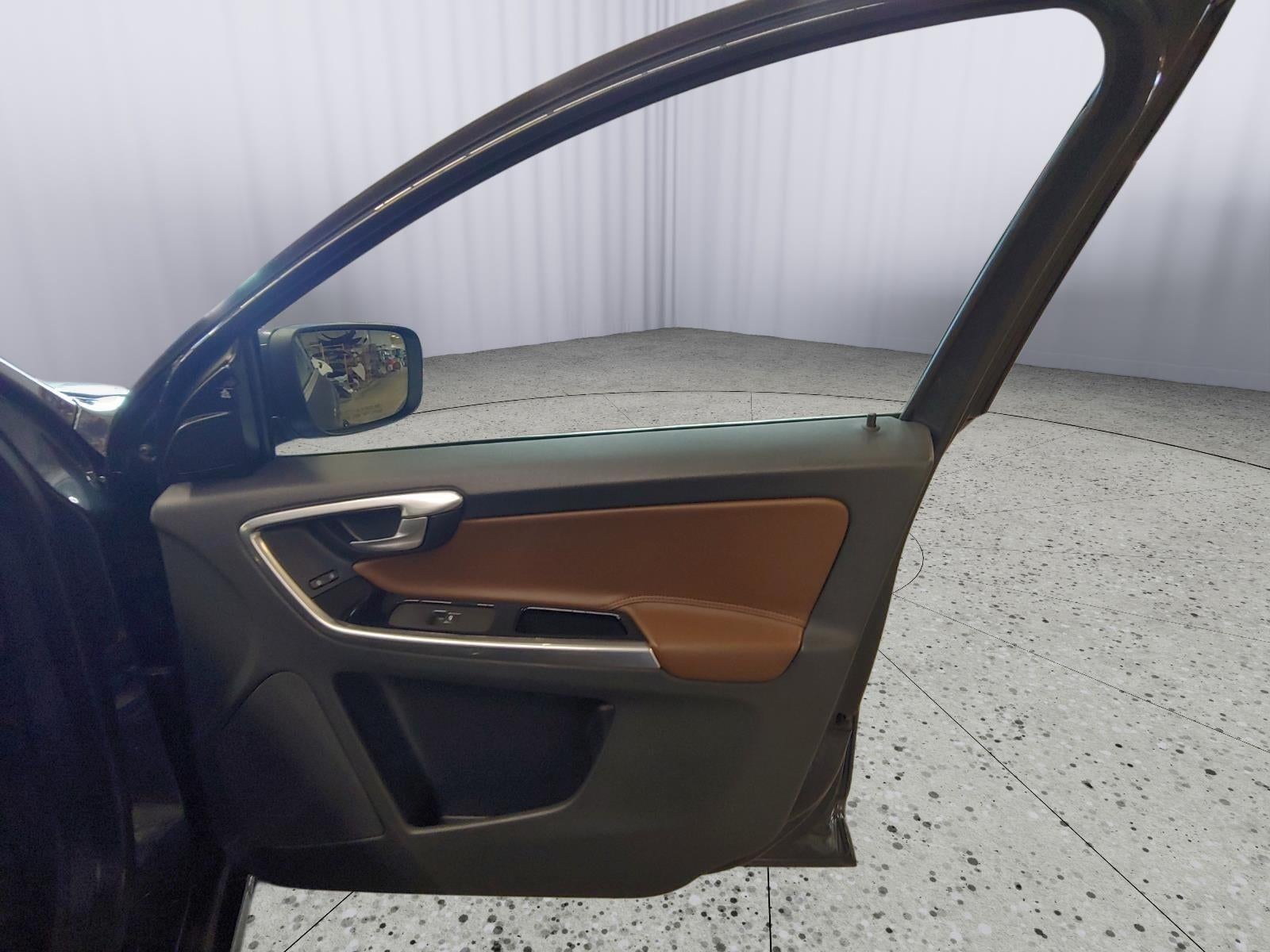 2015 Volvo XC60 T6 Platinum