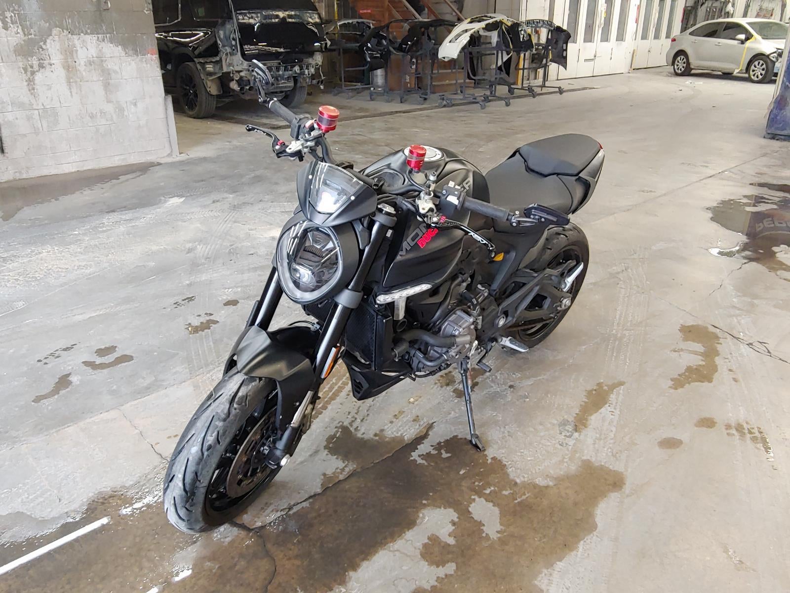2022 DUCATI MONSTER Base