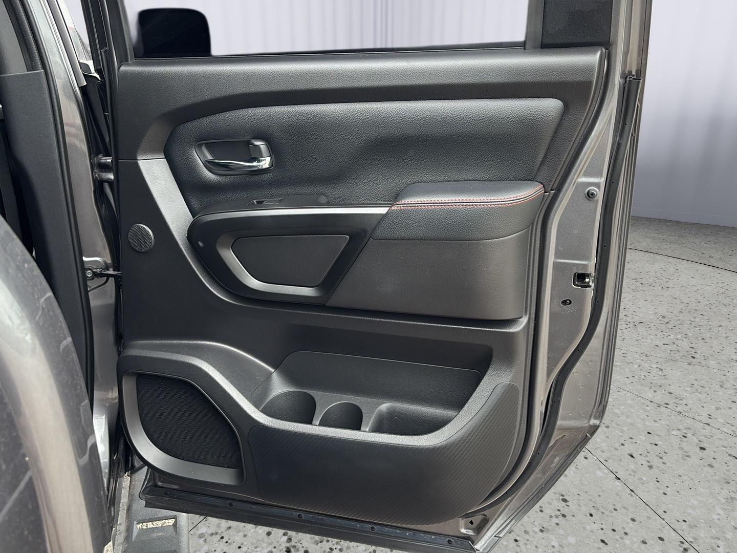 2024 Nissan TITAN sv