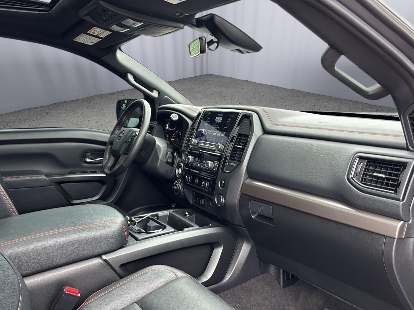 2024 Nissan TITAN sv