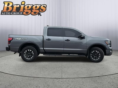 2024 Nissan TITAN sv