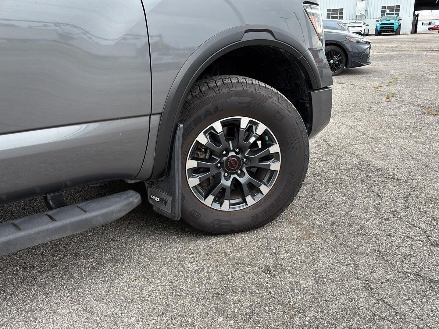 2024 Nissan TITAN sv