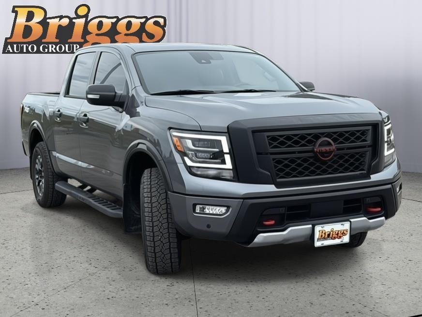 2024 Nissan TITAN sv