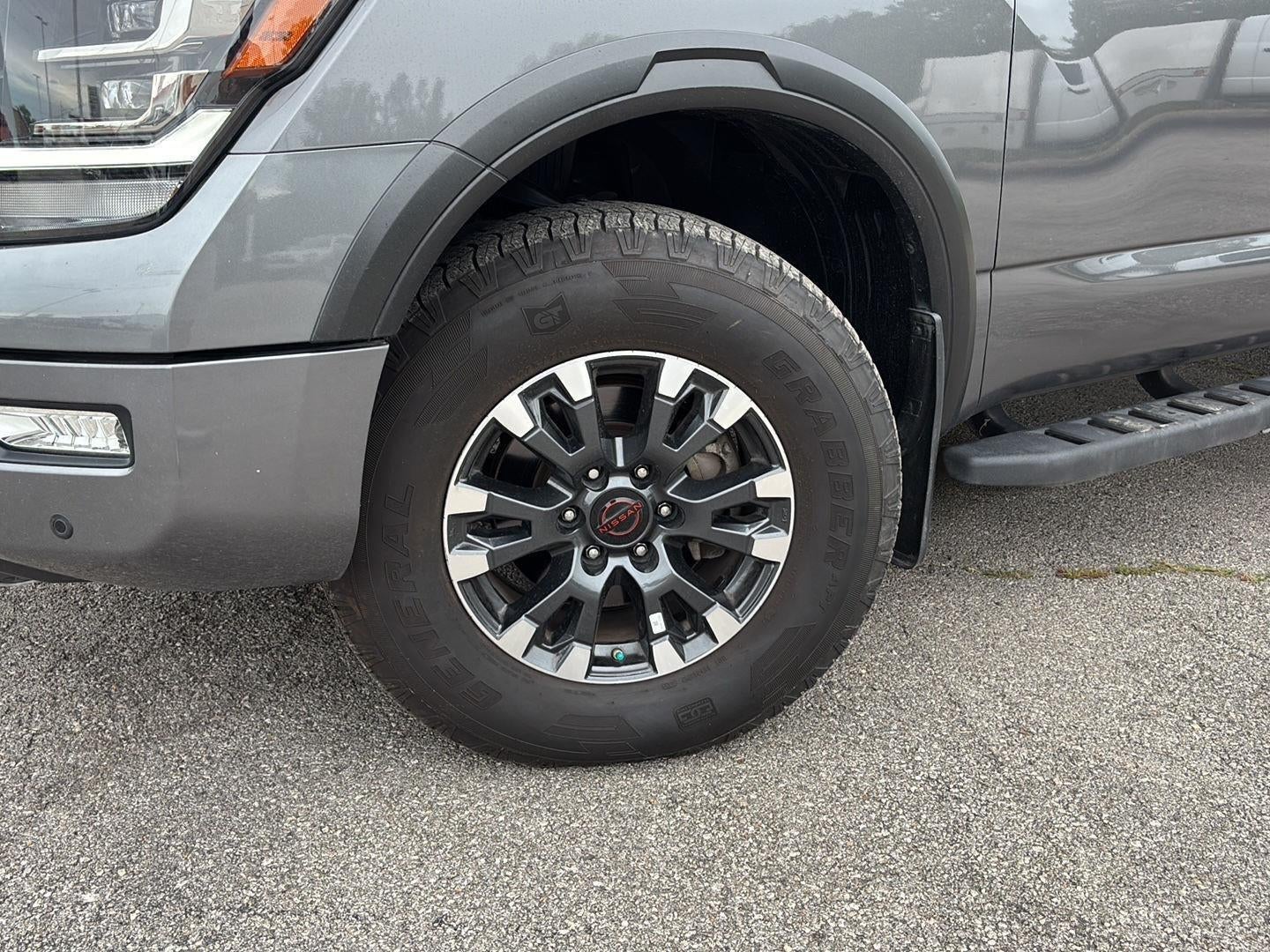 2024 Nissan TITAN sv