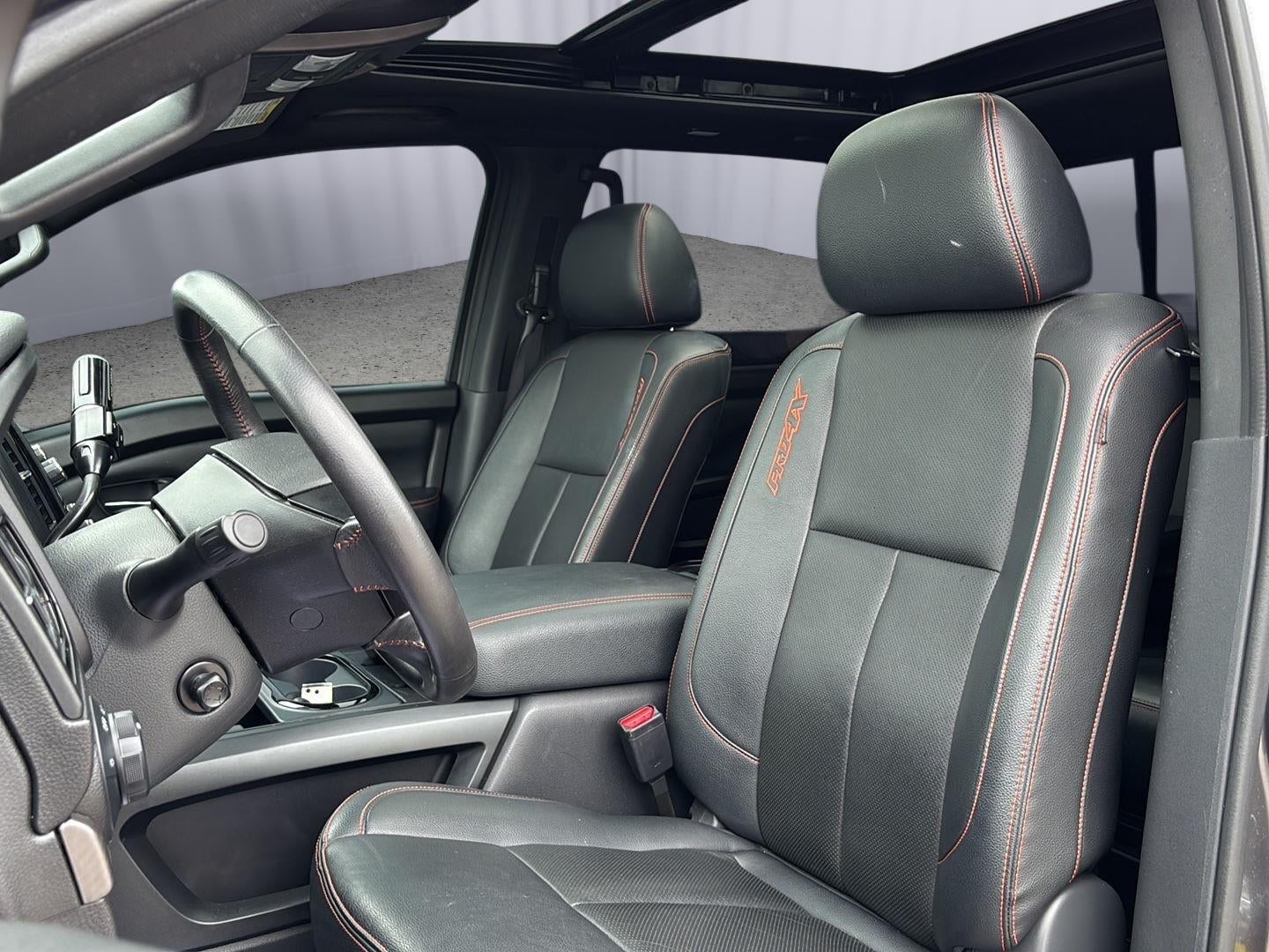 2024 Nissan TITAN sv