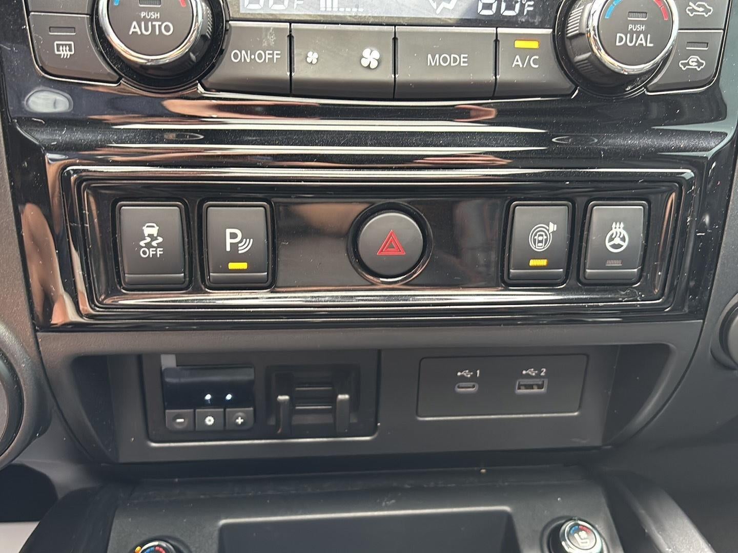 2024 Nissan TITAN sv