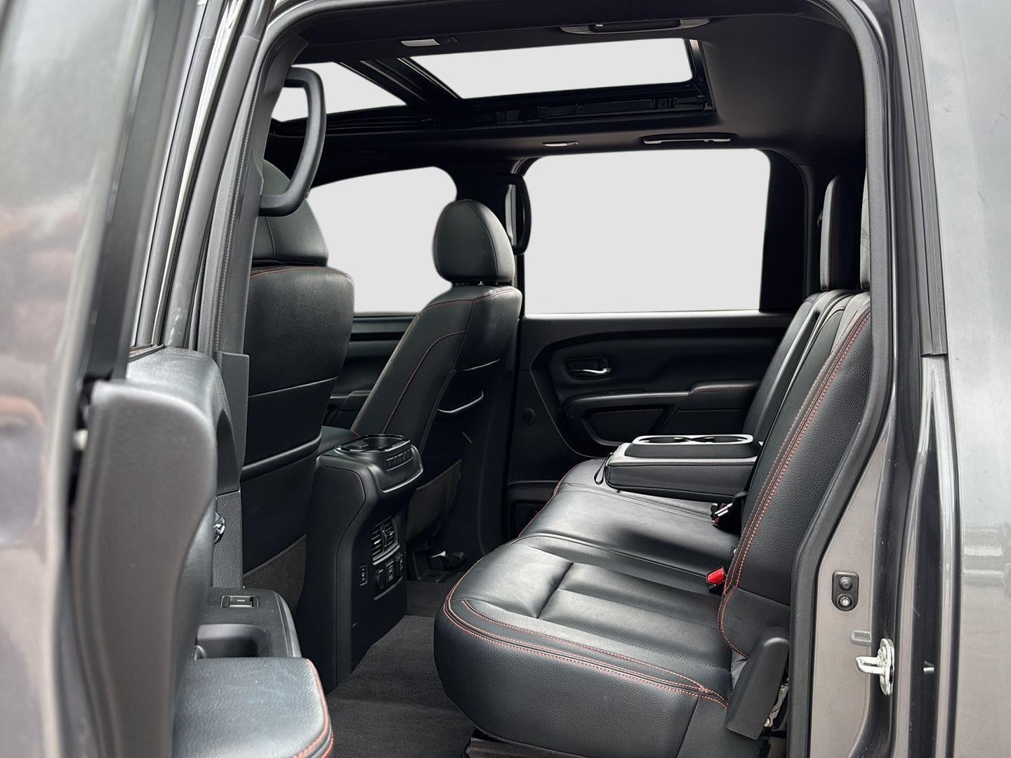 2024 Nissan TITAN sv