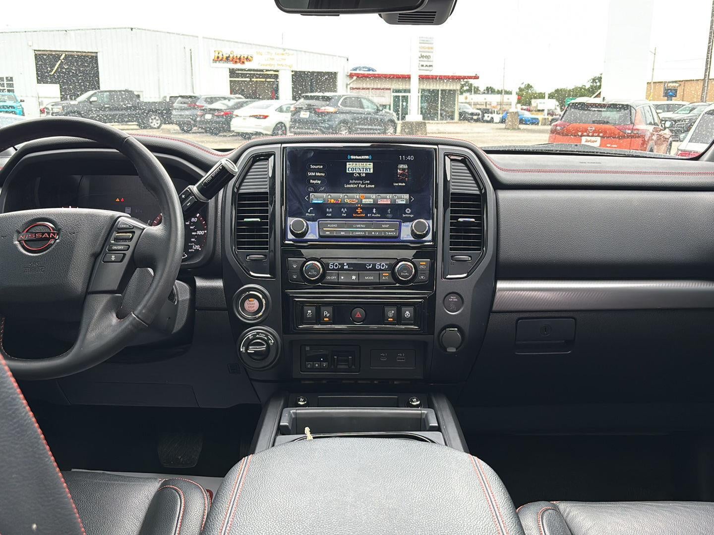 2024 Nissan TITAN sv