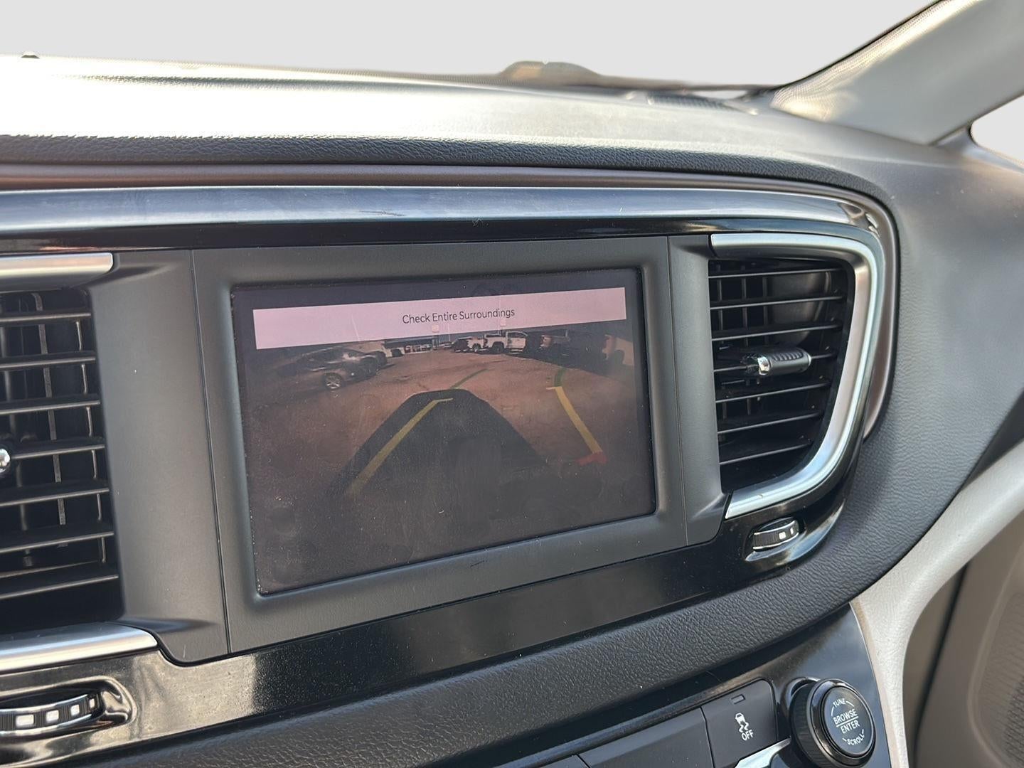 2022 Chrysler Voyager LX