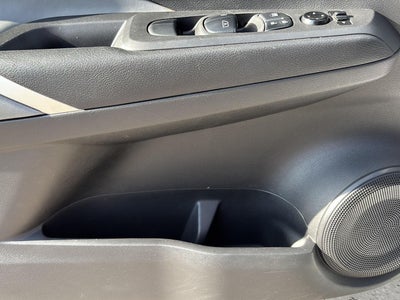 2022 Nissan Kicks SR