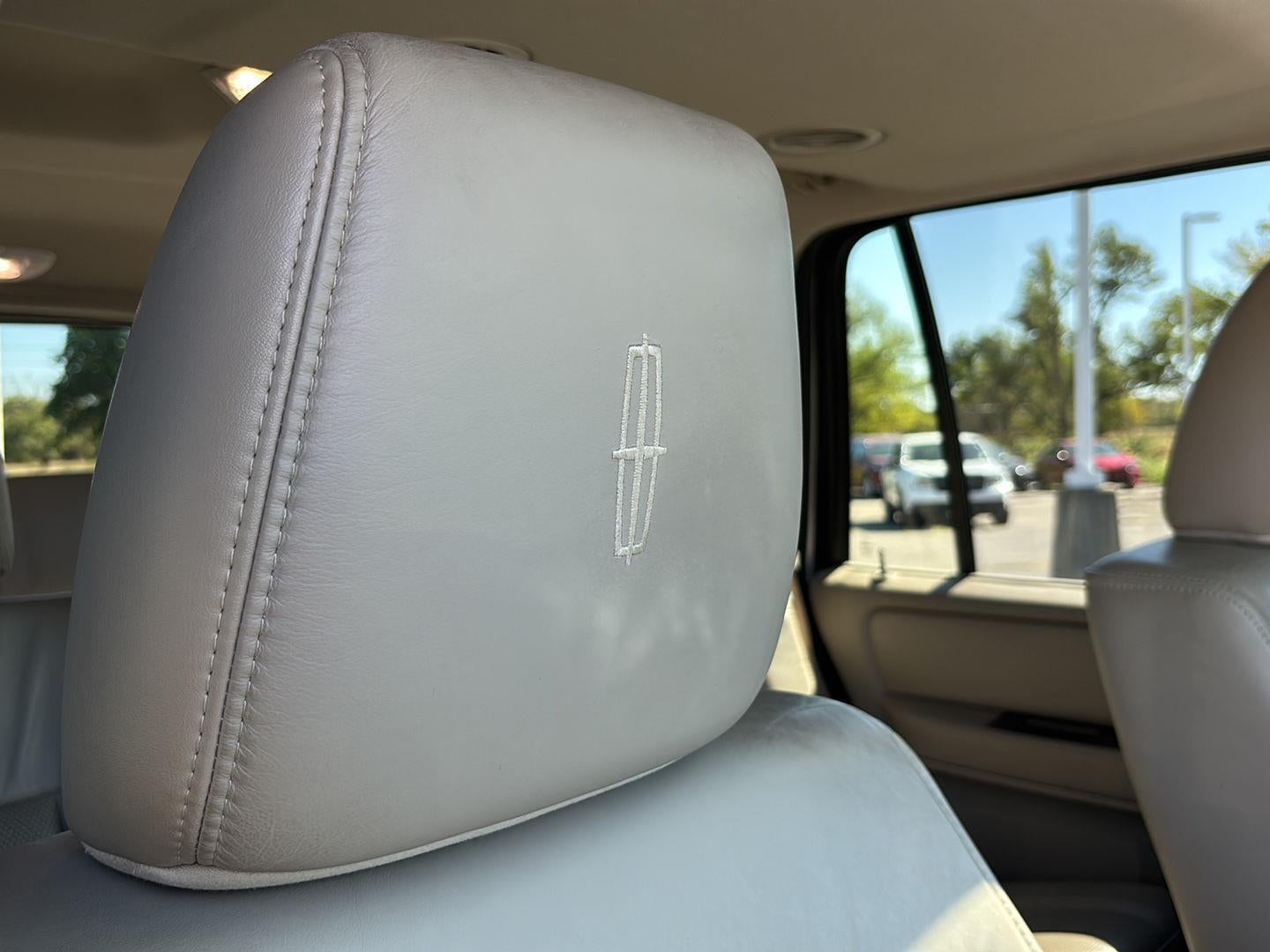 2014 Lincoln Navigator Base