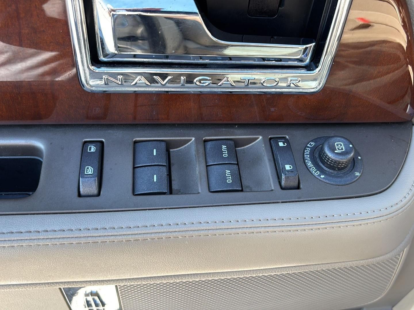 2014 Lincoln Navigator Base