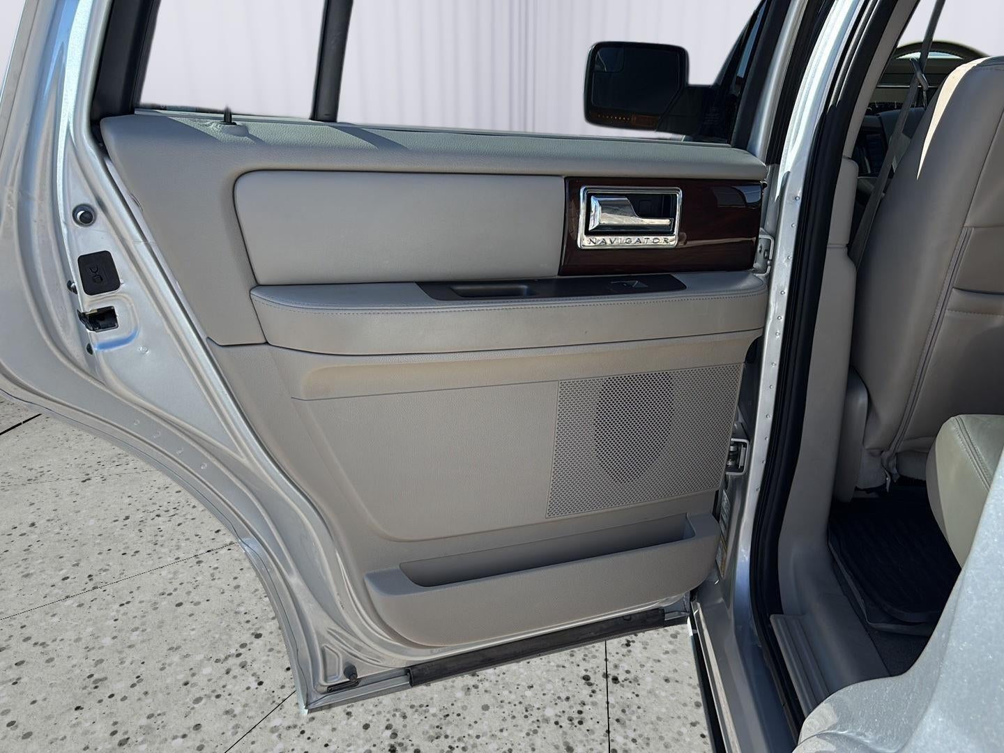 2014 Lincoln Navigator Base