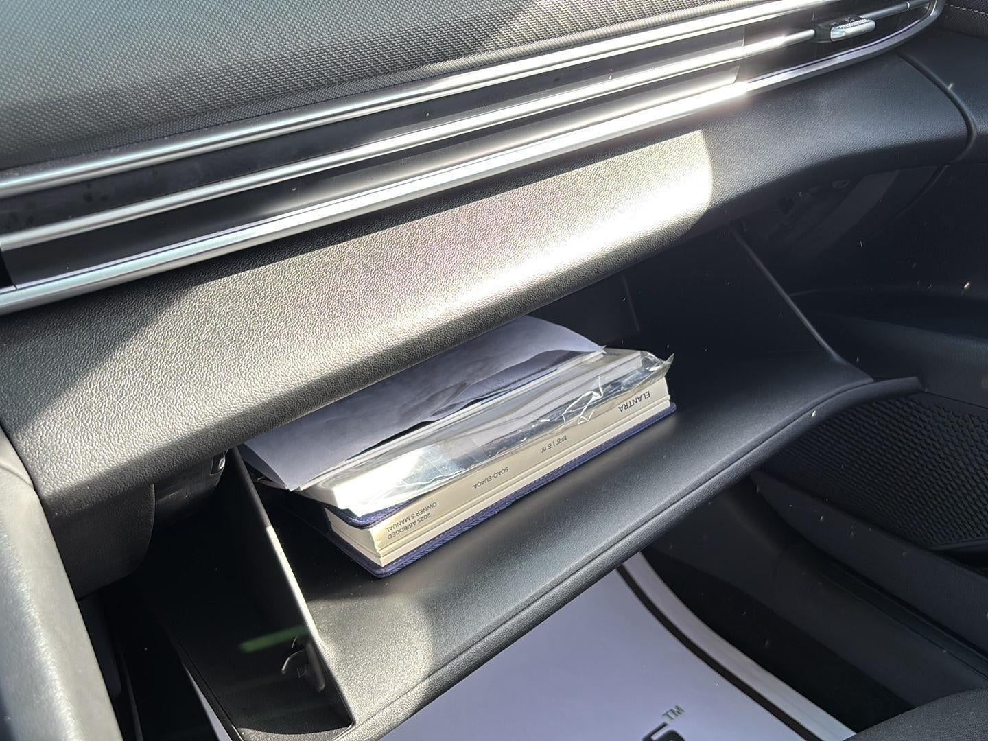 2025 Hyundai ELANTRA SEL