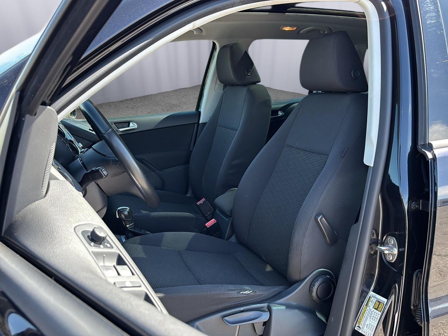 2013 Volkswagen Tiguan S w/Sunroof