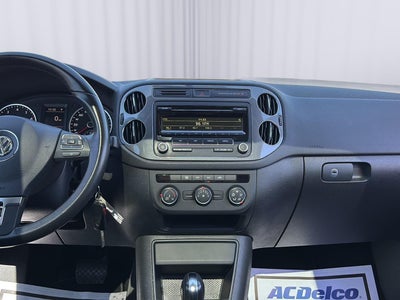 2013 Volkswagen Tiguan S w/Sunroof