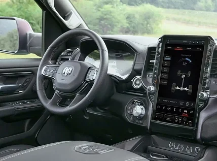 RAM 1500 steering wheel, dashboard and vertical touchscreen