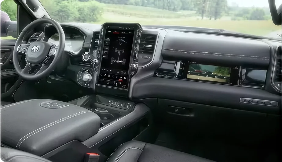 Dashboard, steering wheel and touchscreen of the RAM 1500 Rebel interior
