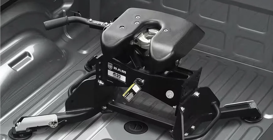 Fifth-wheel hitch mounted to the bed floor of a RAM 2500